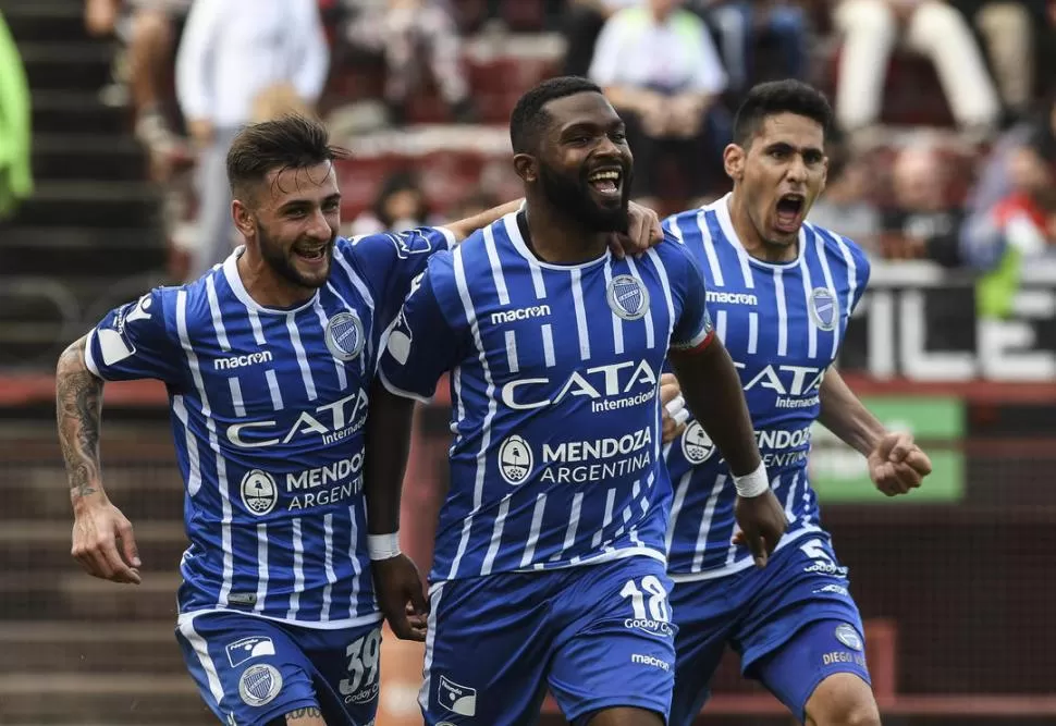 ROMPERREDES. Con el doblete de ayer, el uruguayo “Morro” García le sacó cinco tantos al segundo en la tabla de goleadores. télam