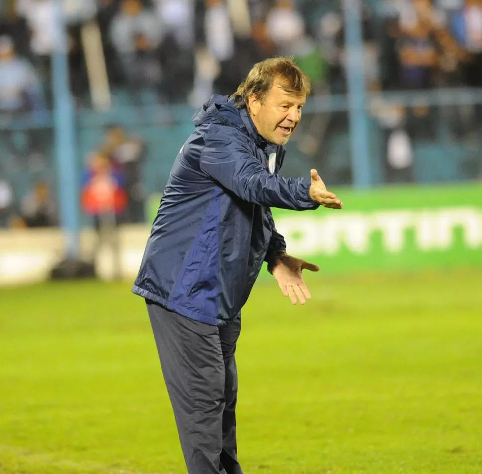 A PEDIDO DE ZIELINSKI. La Superliga adelantó para el viernes el partido entre Lanús-Atlético. El plantel podrá descansar. la gaceta / foto de hector peralta