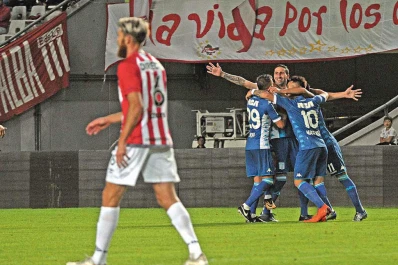 Triunfazo de Racing, que  sueña con la Libertadores