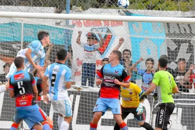 Video: mirá el polémico gol que le anularon a Rafaela ante Brown en Adrogué
