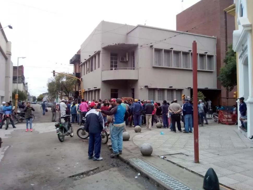 PROTESTAS. Municipales reclamaron el sábado y hoy lo harán de nuevo. @sobretablas