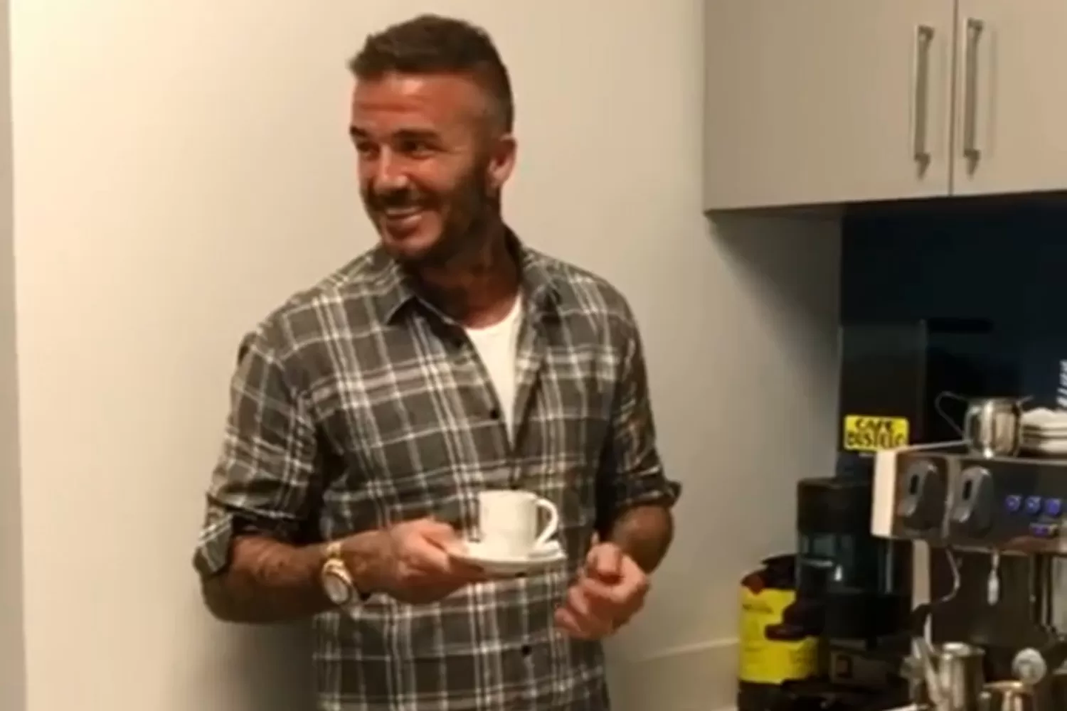 BECKHAM PREPARANDO CAFÉ. FOTO TOMADA DE INSTAGRAM