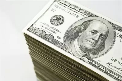 El dólar abrió en baja, pero cerró más caro que el viernes