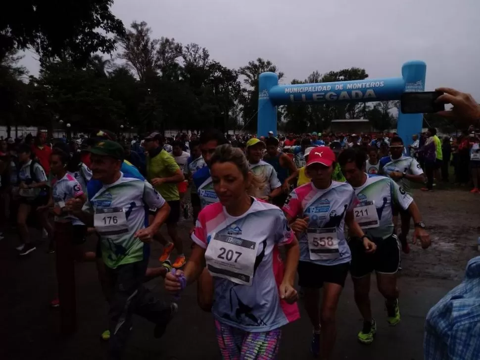 BUENA CONCURRENCIA. Más de 700 atletas participaron de la prueba. foto guillermo rubino