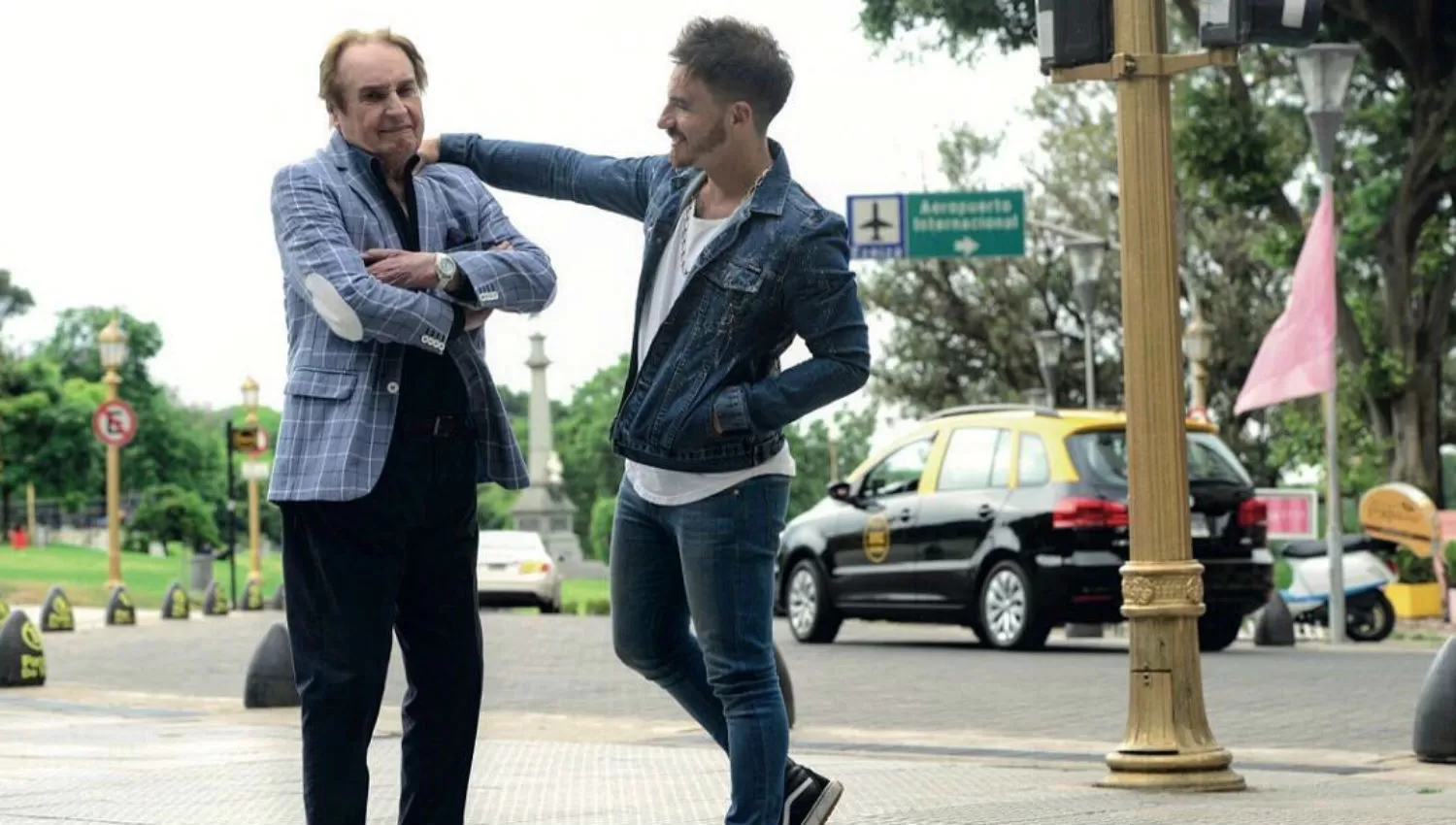 PADRE E HIJO. Santiago y Federico, antes de llegar a Tucumán