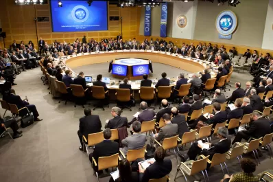 Análisis sobre el FMI: un organismo que es severo con los pobres y complaciente con los ricos