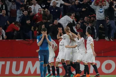 Sevilla aprovechó las distracciones de Real Madrid  y lo venció 3-2 en el Sánchez Pizjuán