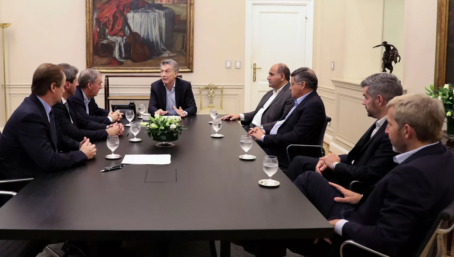 Mauricio Macri junto Juan Schiaretti (Córdoba), Gustavo Bordet (Entre Ríos), Juan Manzur (Tucumán), Sergio Uñac (San Juan) y Domingo Peppo (Chaco). TÉLAM