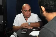 Luego del audio, el docente de la UNT asegura: “hago bromas para despertar a la clase”