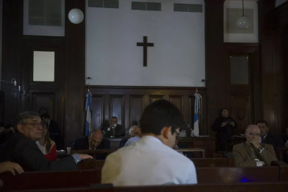 MIRADAS ATENTAS. Todas las partes pudieron presenciar las imágenes registradas en 2006 por Gendarmería en la sala de audiencia. la gaceta / fotos de jorge olmos sgrosso