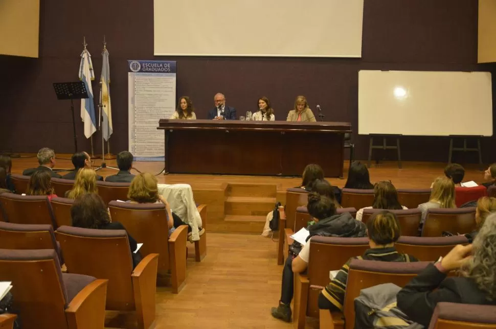 EN EL AUDITORIO DEL COLEGIO. Briones, Billone, Sbdar y Barbagelata abren las Jornadas Nacionales de Abogadas. FOTO DE  Marco ALbornoz