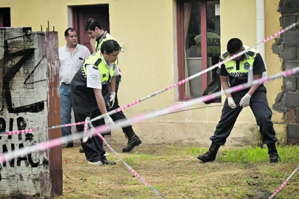 PESQUISAS DEL 26 DE ENERO. La casa del crimen, en barrio 72 Viviendas. la gaceta / foto de inés quinteros orio