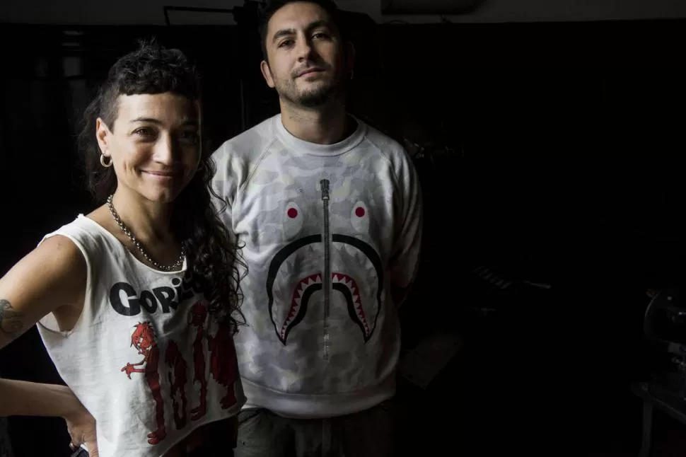 IRREVERENTE Y DIRECTA. La cantante Sol Pereyra y el Dj Karim iniciaron una gira que los llevará hasta Ecuador. LA GACETA / FOTO DE JORGE OLMOS SGROSSO.-