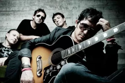 “El amor siempre triunfa, cantarle es lo que vale”  afirma Meno Fernández de Los Rancheros