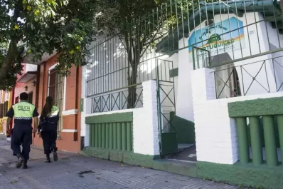 Buscan al ladrón del bebé en la puerta de un jardín en barrio Sur