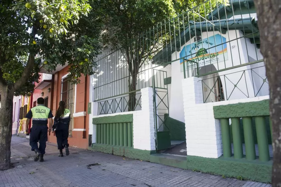 EL LUGAR. El robo del vehículo en el que se encontraba el menor alteró la jornada en el jardín maternal que está ubicado en barrio Sur. la gaceta / FOTO DE JORGE OLMOS SGROSSO