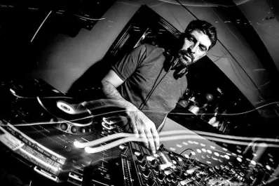 “Fede” Monachesi, el DJ que llevó sus creaciones a las bandejas de Cattáneo