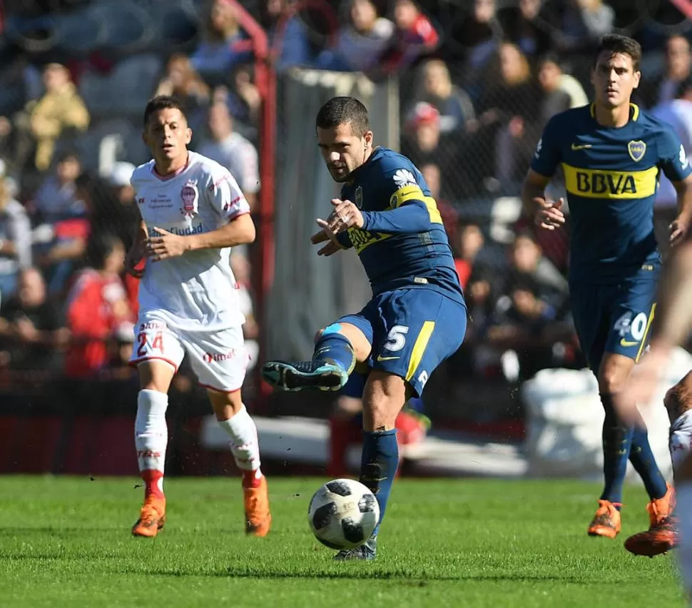 JERARQUIA. A pesar de su larga inactividad, Fernando Gago demostró ante Huracán que es un jugador diferente. telam