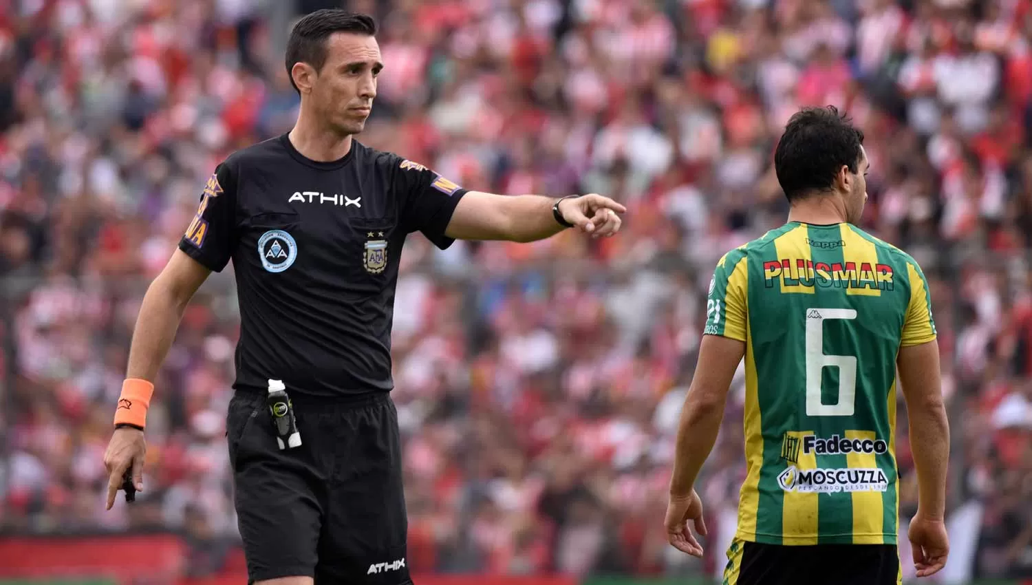 UN CONOCIDO. Pablo Dóvalo dirigió tres veces al Santo durante la temporada pasada y en dos ocasiones en el actual torneo. ARCHIVO LA GACETA / FOTO DE INÉS QUINTEROS ORIO