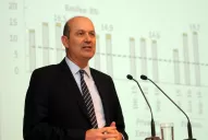 Economistas piden al Central que defina una estrategia clara