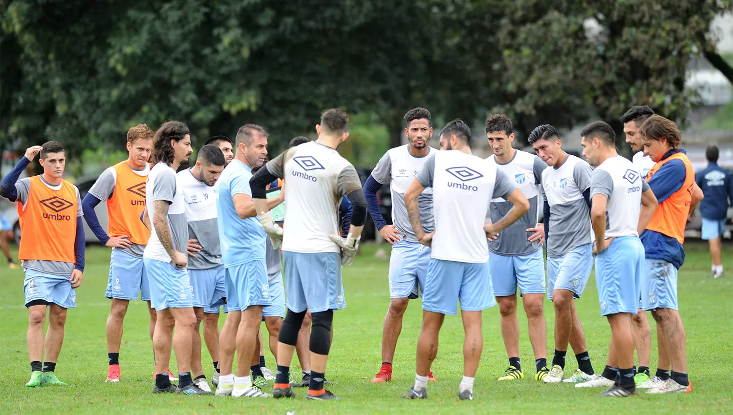 AJUSTANDO DETALLES. Atlético se prepara para el duelo ante Libertad. (ARCHIVO LA GACETA)