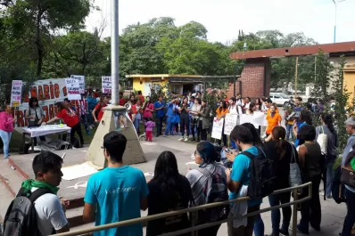 Los estudiantes de Odontología realizaron un Ruidazo en contra de los abusos en la UNT