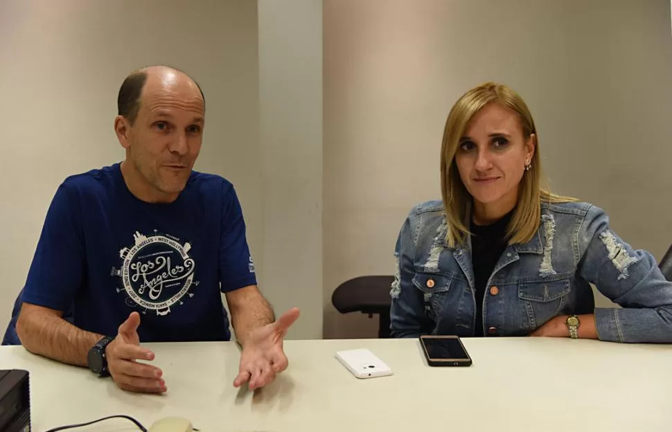 EXPECTATIVA. Santiago García, que fue contratado como asesor para la Maratón, brindó detalles junto a Ana González. la gaceta / foto de josé nuno