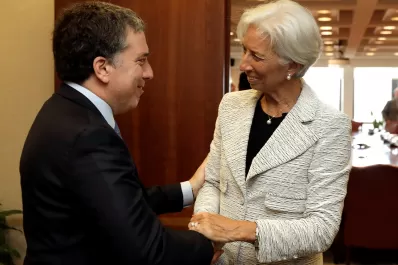 Facilitar despidos y subir Ganancias: la receta sugerida por el FMI en 2017