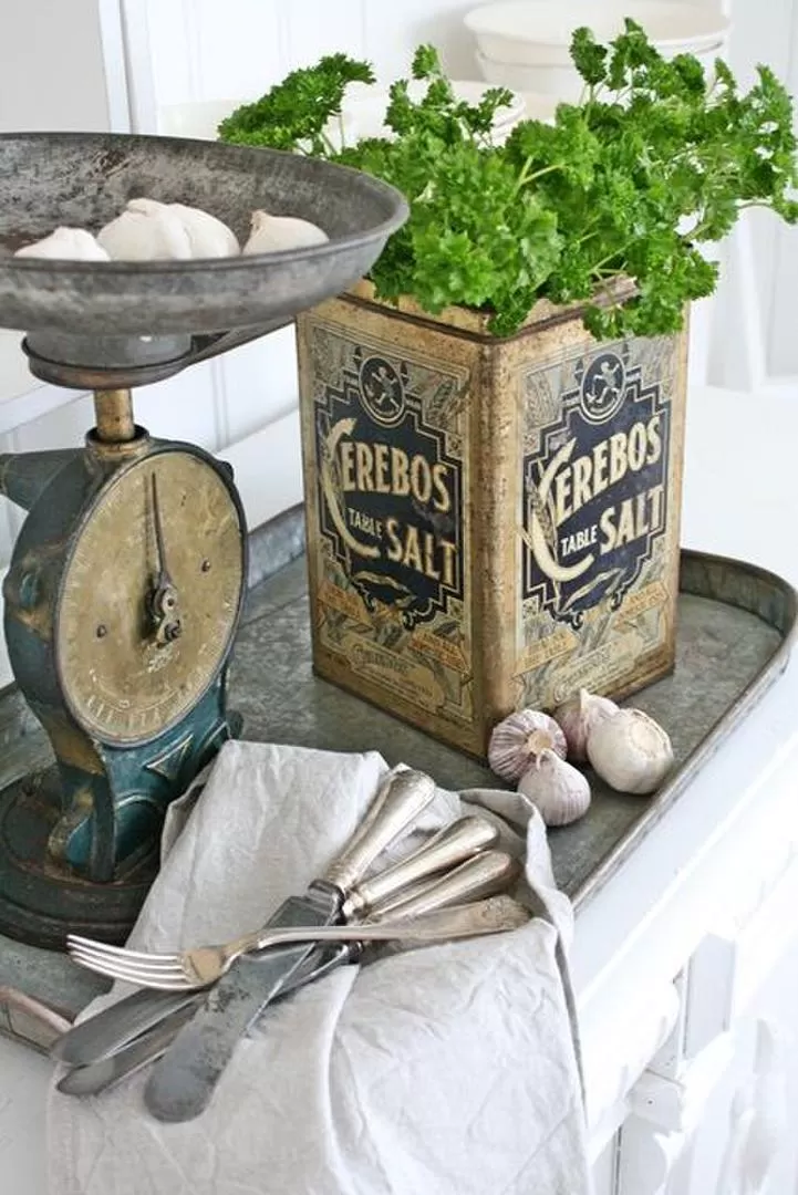  -LATAS DE LA ABUELA.-