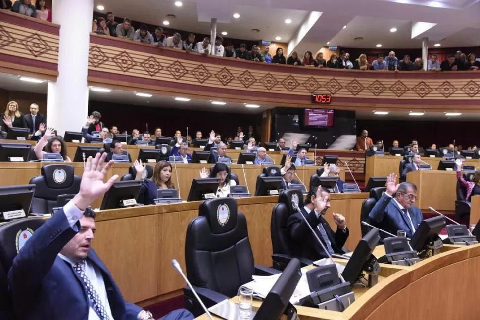 AMPLIA MAYORÍA. Con algunas concesiones, el oficialismo logró que referentes de la oposición avalen la emergencia en el transporte público. prensa legislatura