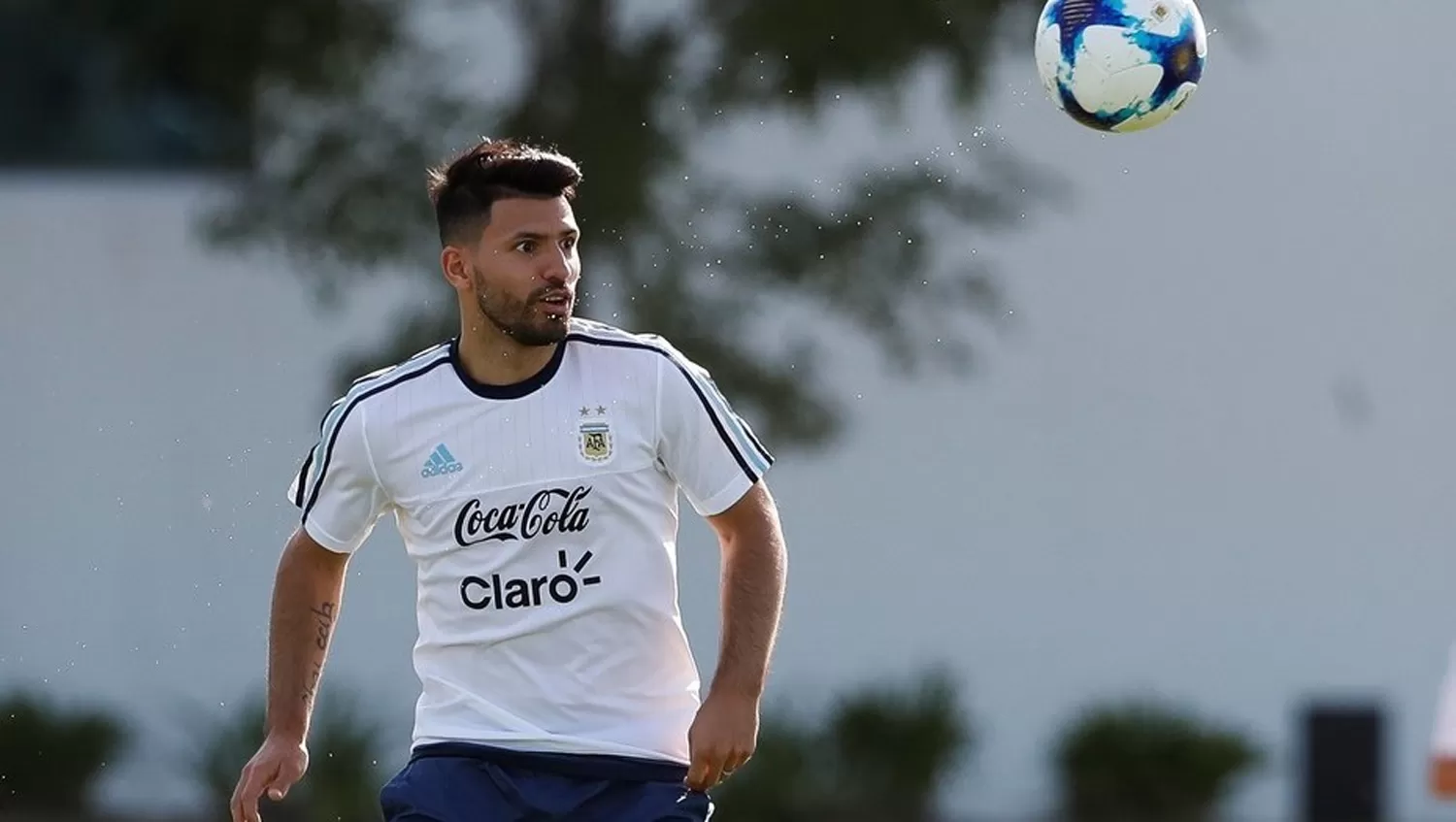 KUN AGUERO. El jugador cree que la Selección podría traer la Copa. FOTO TOMADA DE CLARIN.COM