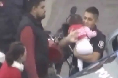 Héroe: un policía le salvó la vida a una beba que no podía respirar