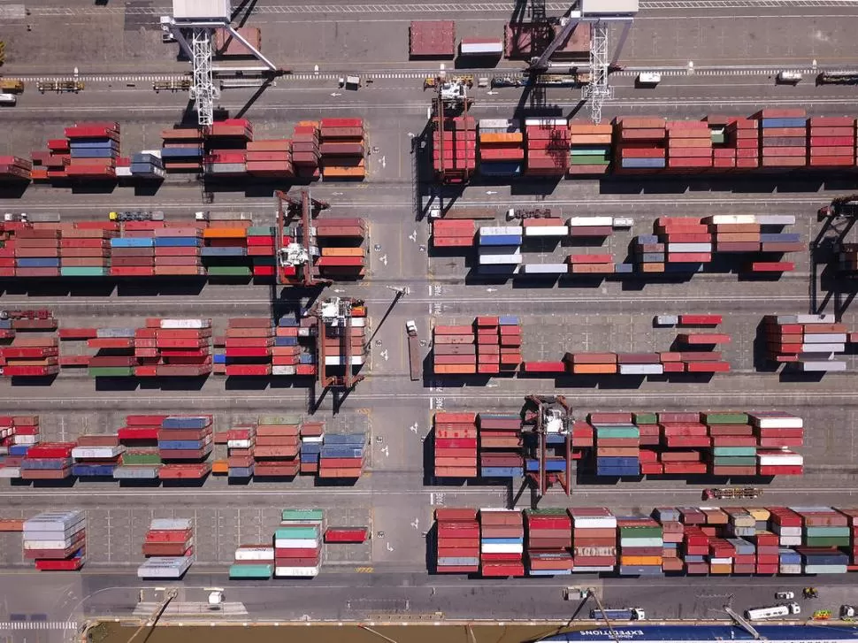 EN PUERTO. Los “High Cube” son contenedores de mayor dimensión. puerto buenos aires