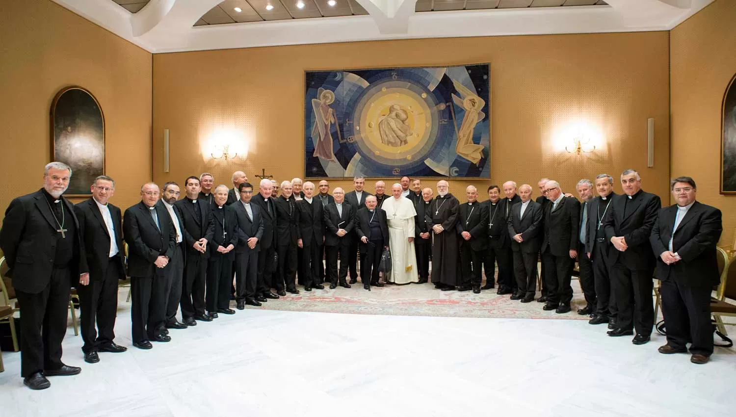 REUNIÓN. Francisco meditó durante dos días con los representantes chilenos y ahora tendrá que tomar la decisión. REUTERS