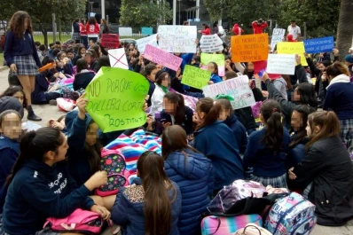 Tras una sentada los alumnos piden que echen a la directora