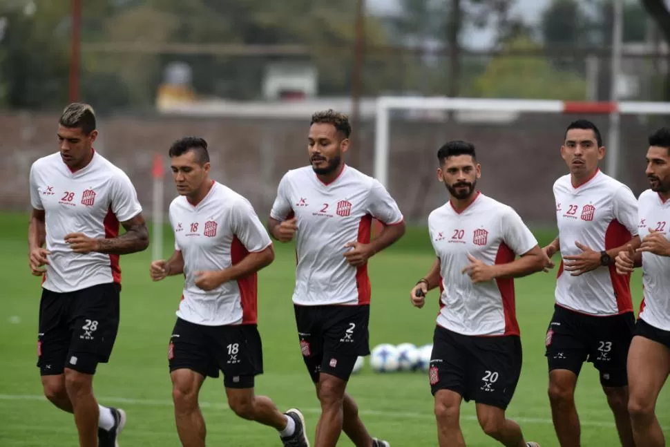 RENOVADOS ÁNIMOS. Gonzalo Rodríguez, Ismael Benegas, Juan Galeano y Rolando Serrano serán titulares en el partido del domingo próximo frente a Agropecuario.  la gaceta / foto de DIEGO ARAOZ