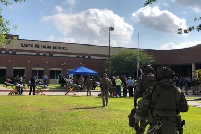 Un tiroteo deja 10 escolares muertos en Texas