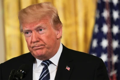 Se burlan de Trump por haber escrito mal el nombre de su esposa