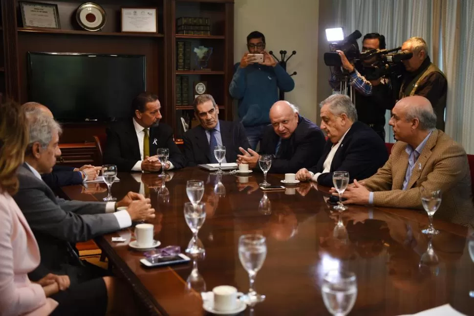 EN LA PRESIDENCIA DE LA LEGISLATURA. Binder se dirige a los legisladores oficialistas y opositores, y a las autoridades de la Justicia y del Ministerio Público. la gaceta / foto de Analía Jaramillo