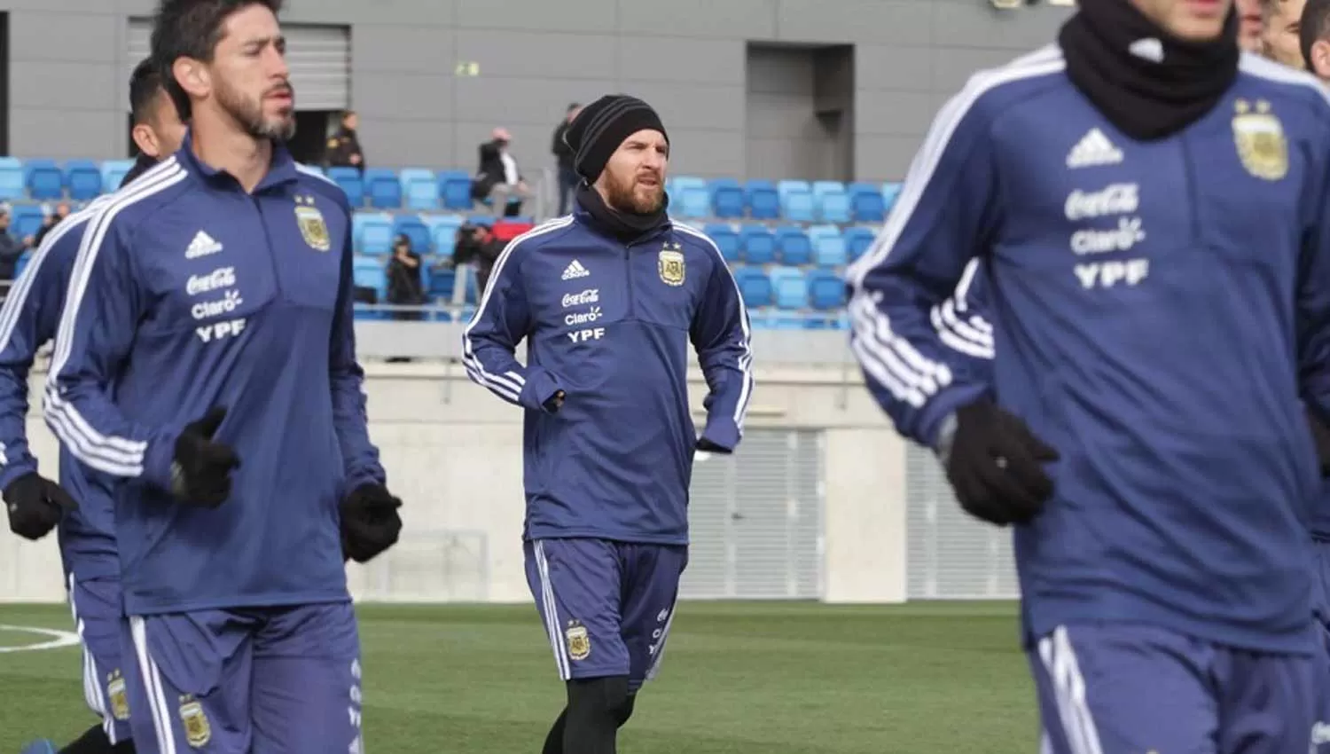 LA MEJOR COMPAÑÍA. El entrenador de la Selección tendrá la misión de rodear lo mejor posible a Lionel Messi para que intente traer la Copa. ARCHIVO