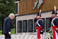 Por primera vez, un canciller británico rindió homenaje en la Argentina a los caídos en Malvinas
