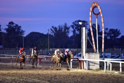 En un final apasionante, Critikov y El Vodevil empataron el primer lugar en el cotejo central