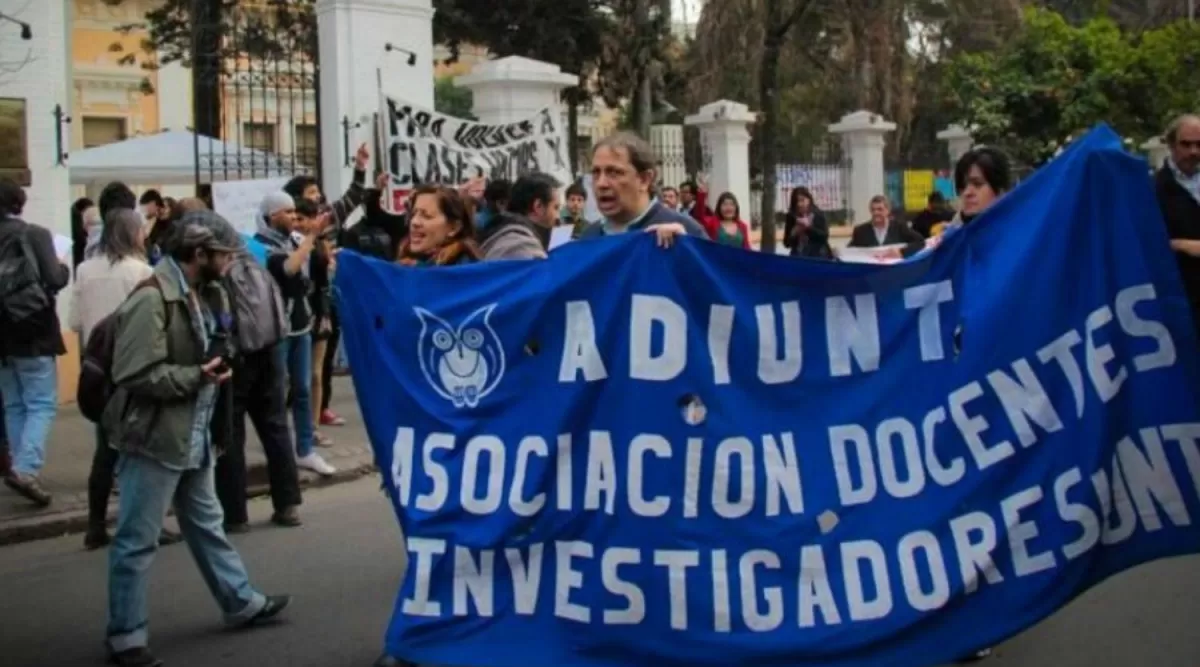 Paran los docentes y exigen que se reabran paritarias