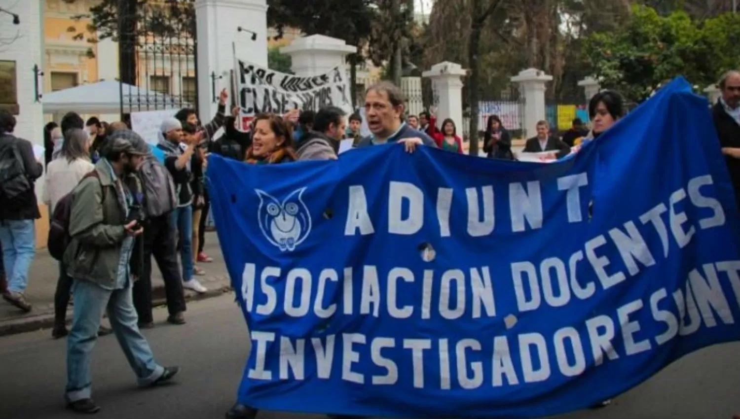 SIN ACTIVIDAD. Los docentes e investigadores universitarios nucleados en la Asociación de Docentes e Investigadores de la UNT (ADIUNT) realizan hoy y mañana una medida de fuerza,