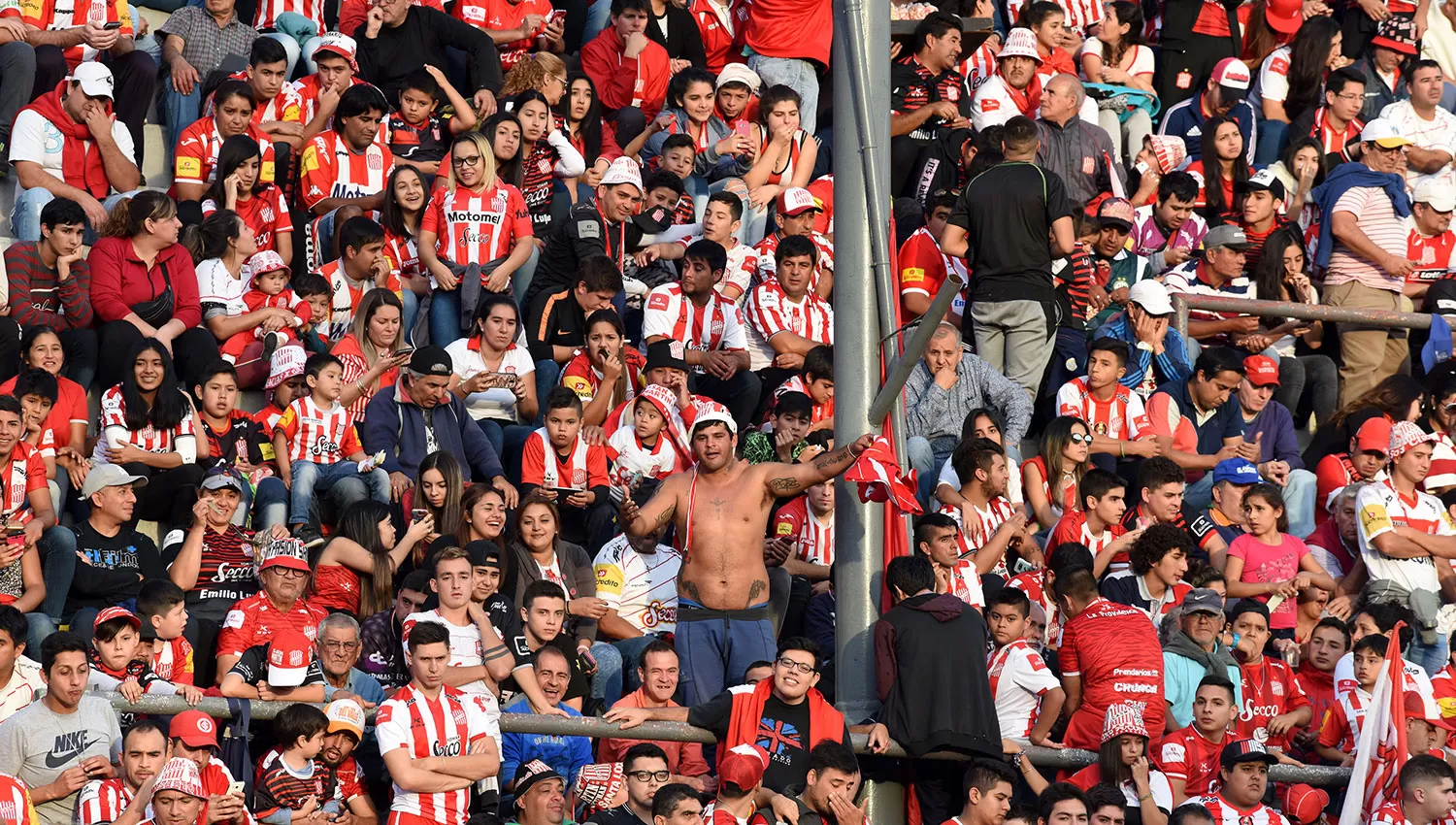 Los hinchas de San Martín podrán viajar a Buenos Aires. LA GACETA/FOTO DE DIEGO ARÁOZ (ARCHIVO)