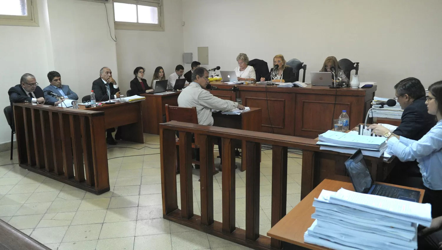 AUDIENCIA. Brito, junto a sus abogados defensores, comparece frente al Tribunal. ARCHIVO LA GACETA / FOTO DE FRANCO VERA