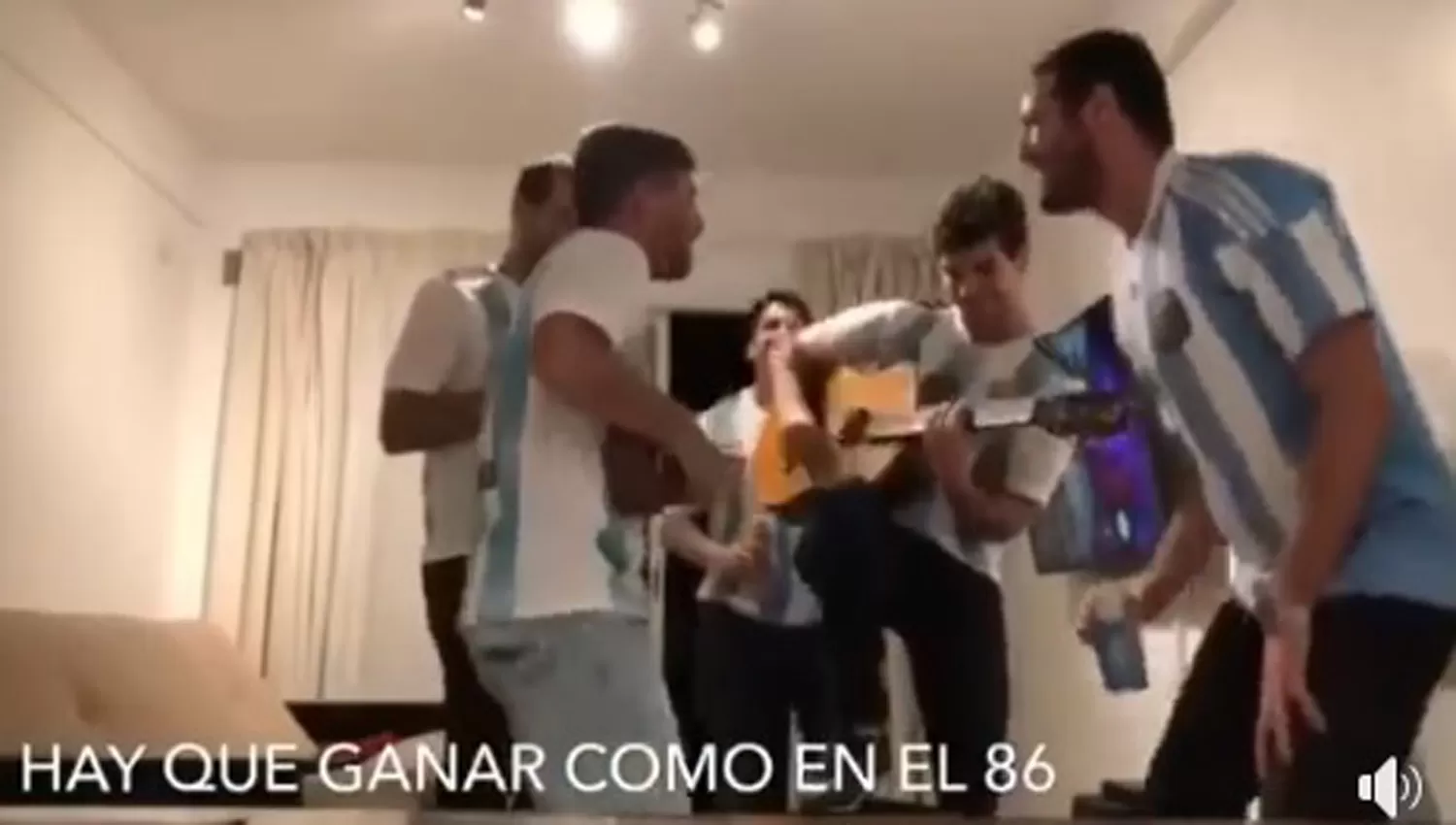 A TODO RITMO. Los fanáticos tucumanos se preparan para el Mundial de Rusia. (CAPTURA DE VIDEO)