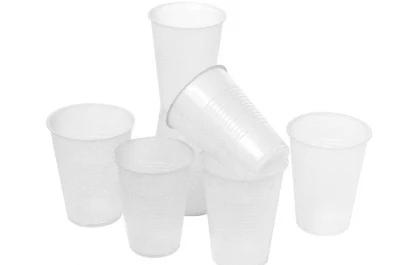 Buscan prohibir los vasos de plástico y los sorbetes