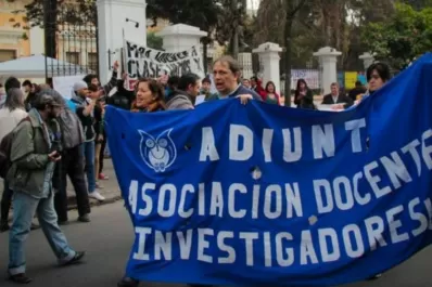 Paran los docentes y exigen que se reabran paritarias