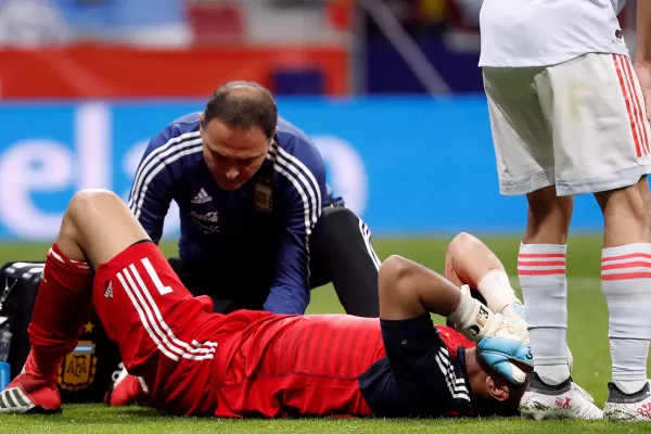 Sergio Romero se perderá el Mundial por una lesión en la rodilla derecha